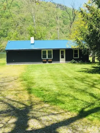 Cozy, riverfront house - 15 minutes from Virginia Tech