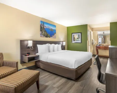 Quality Inn Klamath Falls - Crater Lake Gateway Hotels in Altamont