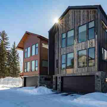 Modern Escape on the Blue Hotel Exterior