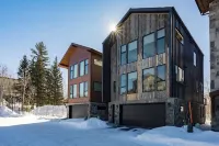 Modern Escape on the Blue