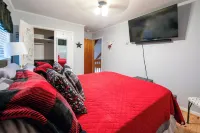 Cabin 16 Mi to Polar Express: Hot Tub + Mtn Views Отели в г. Стекоа