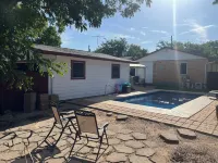 Quaint Styled House, Bluebonnet Capital, Epicenter of Highland Lakes areas.