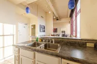 Picturesque Downtown Condo-Centralized Location with Secure Onsite Parking
