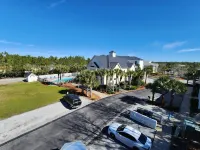 30-A Inn & Suites - parking