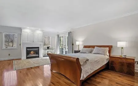 Cheerful 6-Bedroom Villa with Pool and Tennis Courts near the beach! Отели в г. Фэрфилд