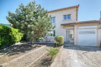 3-bedroom house with garden and garage near town center and train station. Hotels in Pamiers