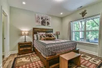 The Gem: Gated Luxury Mtn Home - Hot Tub/Sauna/Basketball/EV Charger/Hiking