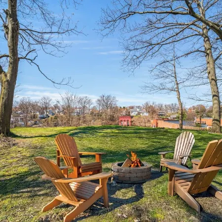 Lakeview Modern Stay Near Beaches, GOTL, and Spire