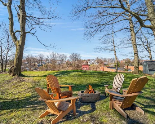 Lakeview Modern Stay Near Beaches, GOTL, and Spire Hotels in Ashtabula