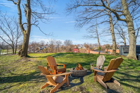 Lakeview Modern Stay Near Beaches, GOTL, and Spire