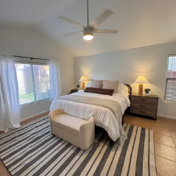 Spacious 4-bedroom home with pool, Walk to beautiful Freestone Park.