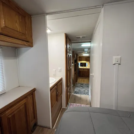 Cozy 1-bedroom mobile home in tranquil Melrose with AC, WiFi