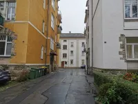 Large accommodation in a central location - parking lot Hotels near Schloss Ehrenburg