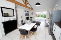 Lovely Cosy House Biscarrosse Hotels near La Rive