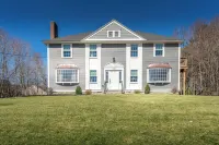 Beautiful Colonial Charmer Hotels in Salem