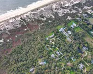 Spectacular new ,oceanfront beach house with private beach access & heated pool Hotels in Amagansett