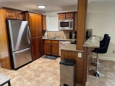 Cozy 2-bedroom condo in lovely Baton Rouge with WiFi, Pet-friendly