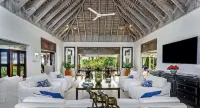 Luxury Jamaican Villa Overlooking Caribbean Sea فنادق في Hopewell