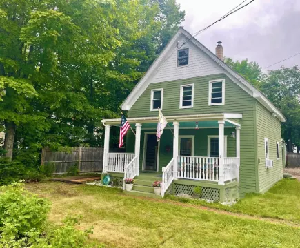Charming 3-bedroom home away from home in lovely Bartlett NH, Adventure awaits.