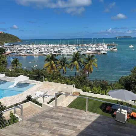 Stunning ocean front villa with pool and power generator. 10min drive to beach