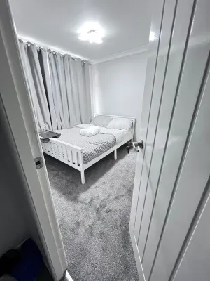 Private Double Room in Peaceful Neighbourhood close to Wigan City Centre.