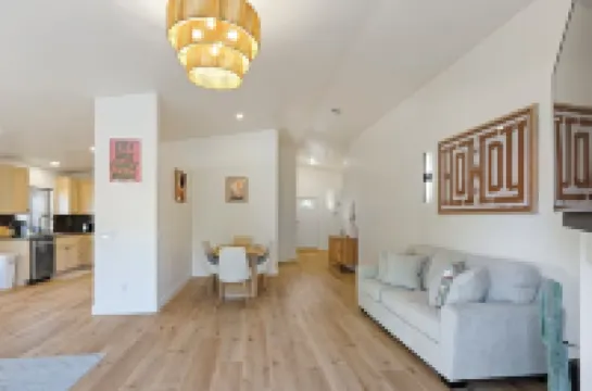 Desert Dreams - Charming 2-bedroom house with a salt water pool