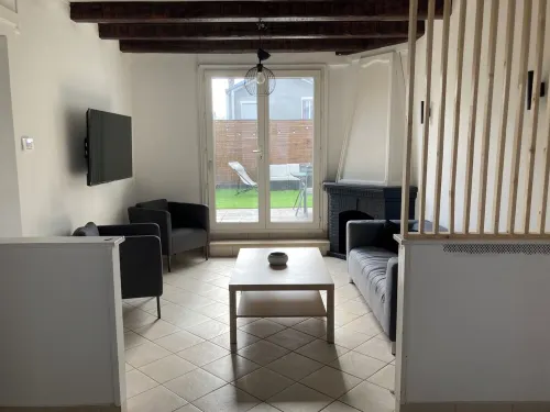Beautiful house with terrace 10 minutes by train from Paris and 6 minutes walk from the station. Hotels in Colombes