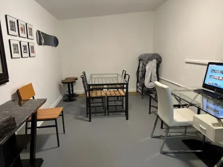 Kong Guest H-5 mins walk to Venice Canal and Beach, Abbot Kinney's famous street Отели рядом с достопримечательностью «Аббот Кинни Бульвар»