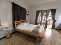 studio apartment with ocean views and swimming pool .  호텔