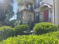 King Bed in 2-bedroom house in lovely Ferndale with AC