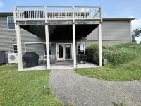 Charming 1-bedroom apartment in Floyd Hotels in Floyd County