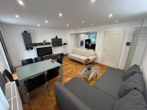 Cozy terraced house for up to 8 people1 minute from the trade fair