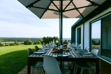 MONTE DA FIFAS Countryside house with a pool and a magnificent view over the dam