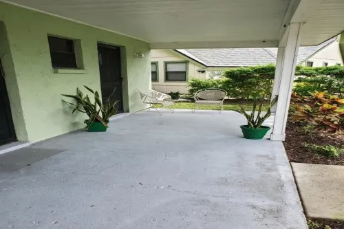 Mini Oasis at Paradise- a cozy studio in the clothing-optional Paradise Lakes