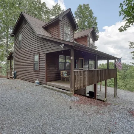 Lazy Daze - 3Br Cabin w/Mountain Views, Wrap Porch, Sauna, Firepit!
