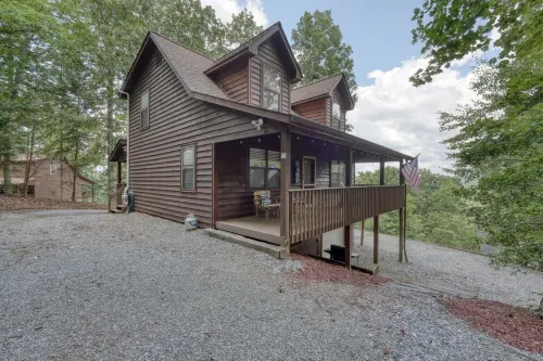 Lazy Daze - 3Br Cabin w/Mountain Views, Wrap Porch, Sauna, Firepit!