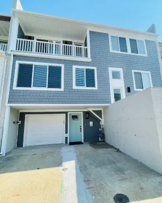 Brand-new Luxury oceanfront townhouse in Sea Bright – 200 Feet from the Beach Hotels in Sea Bright