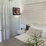 At the beach, Dreamin villa, staffed daily, relax recharge and enjoy. Welcome ! Hotels in Duncans