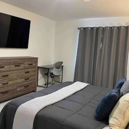 Relaxing 3 bedroom 2 bath townhome great location. Close to hospitals & MCAS.