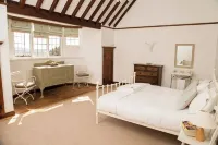 Affinity @ Pickwell Manor - huge space for 7 people in a beautiful manor house