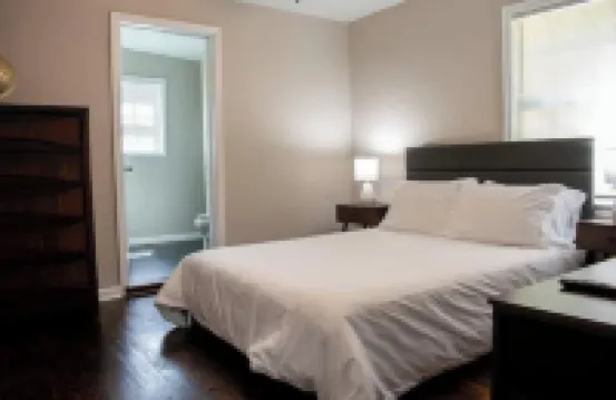 Cozy Retreat Near Airport & Downtown