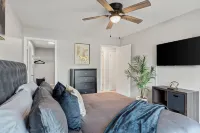 Brand New! Modern 1BD,1BA Hidden Gem w/King Bed, Patio, Fast WiFi & Free Parking