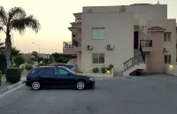 A sunny paradise with a great swimming pool close to the sea.