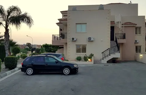 A sunny paradise with a great swimming pool close to the sea.