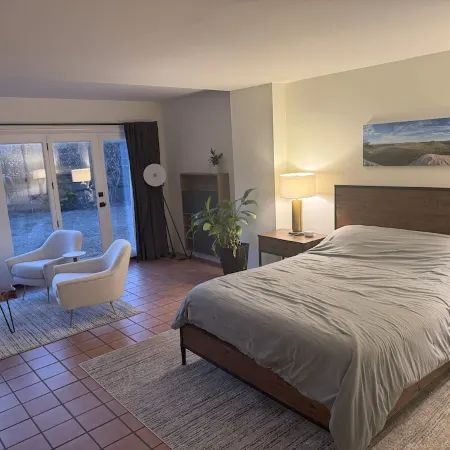 2 Bedroom Condo -Views of West Point and Hudson River, steps from Metro North!