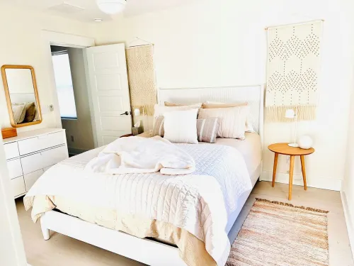 Enchanted Silverlight Cottage in Park Circle, North Charleston, SC