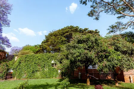 2BR English Cottage with Garden