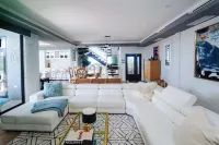 Escape to Paradise at THE LIGHTHOUSE VILLA! Hotels in Black Rock