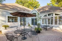 Luxe Condo in Norwich Less Than 3 Minutes From Mohegan Sun