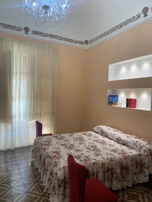Miriam Holiday House